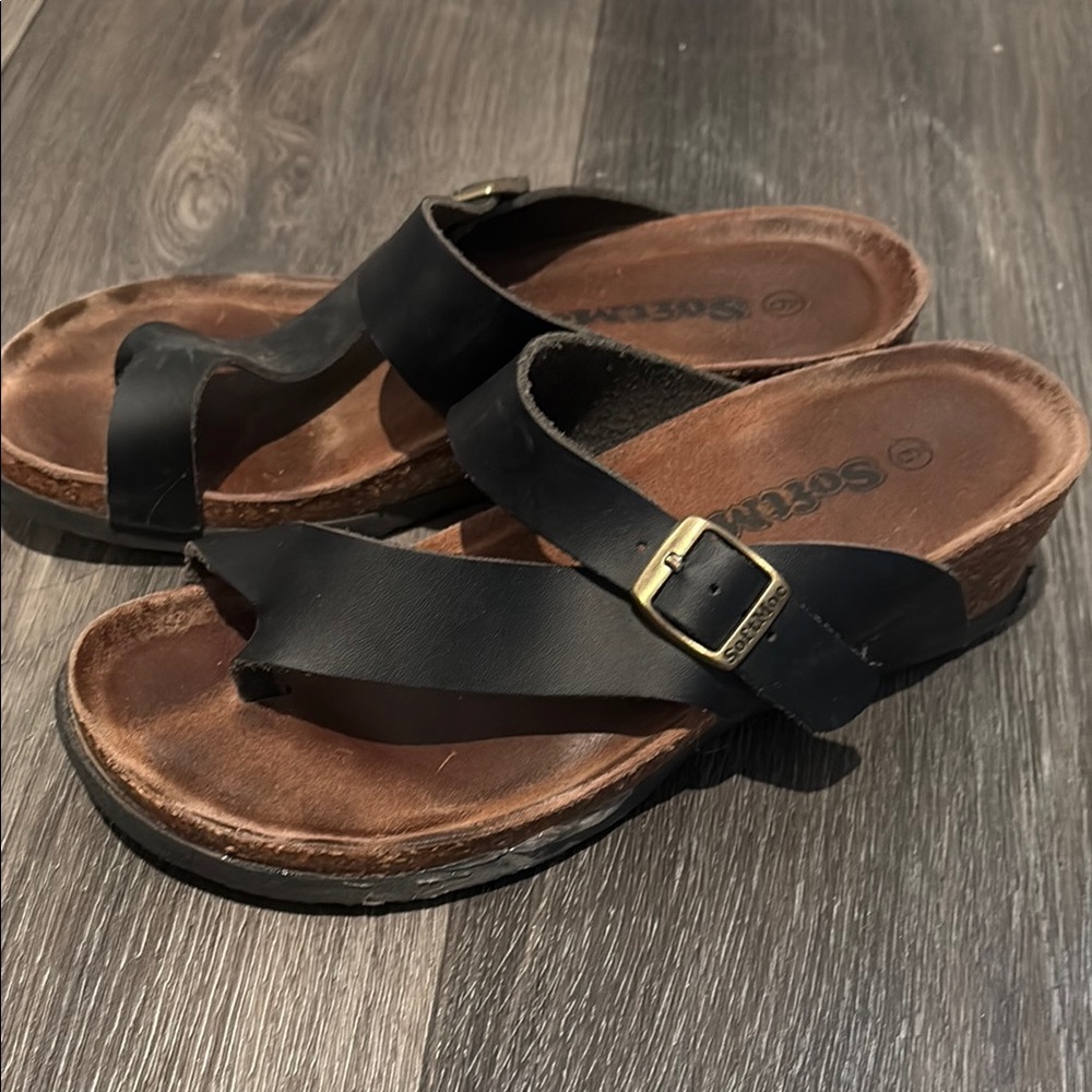 Black heeled Sandals Soft Moc size 6, fit more size 7